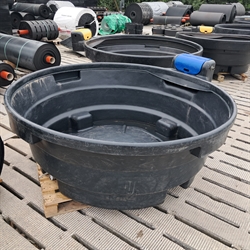 5 stk. brugte marktrug á 1.125 liter Ø: 1,80 m. højde: 0,70 m. 
